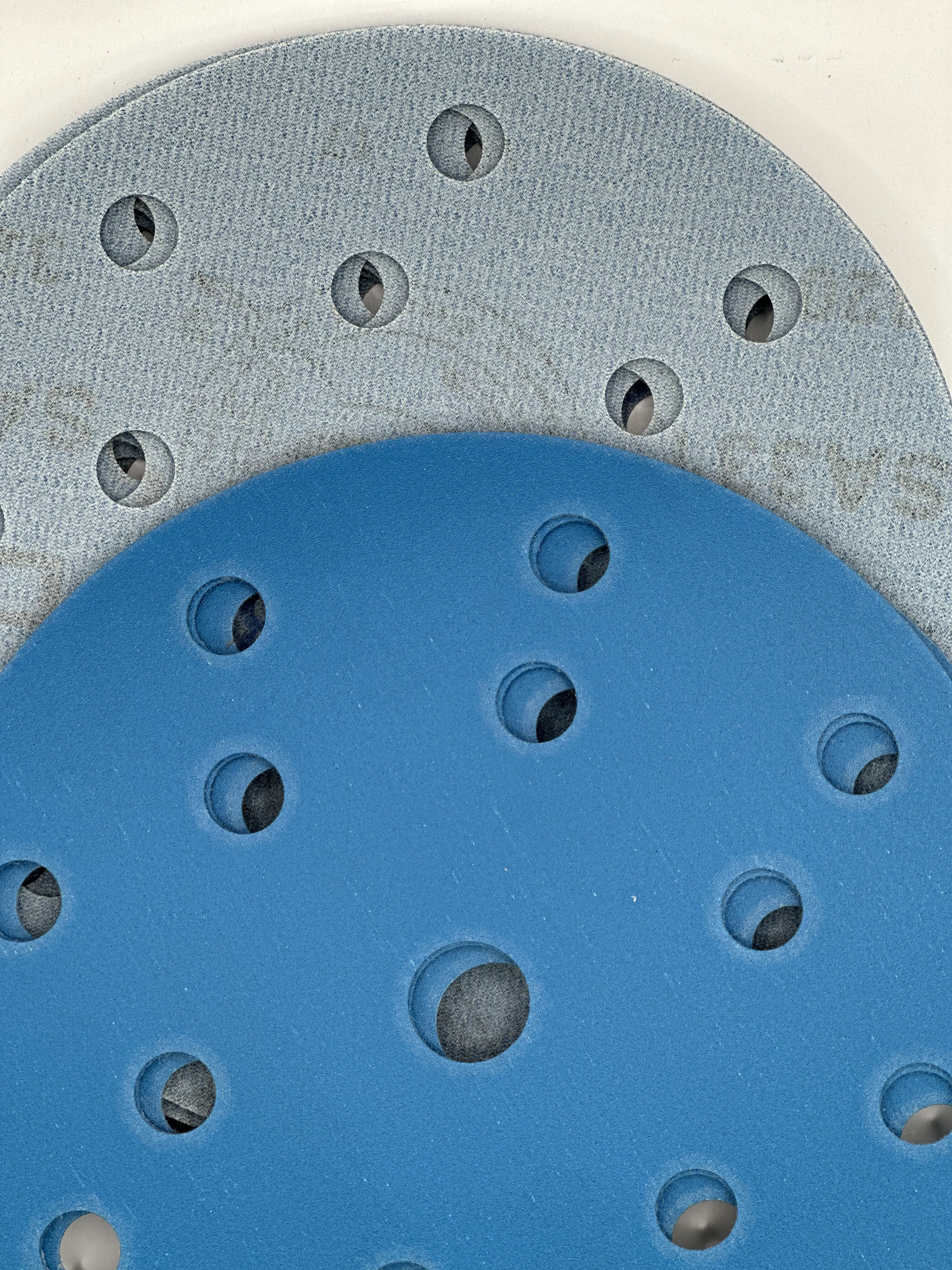 Deerfos Шлиф круг SA331 150мм на липучке Р240, 15 отв, синий (100 шт/кор)
